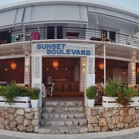 Sunset Boulevard Rooms Qeparo Buitenkant foto