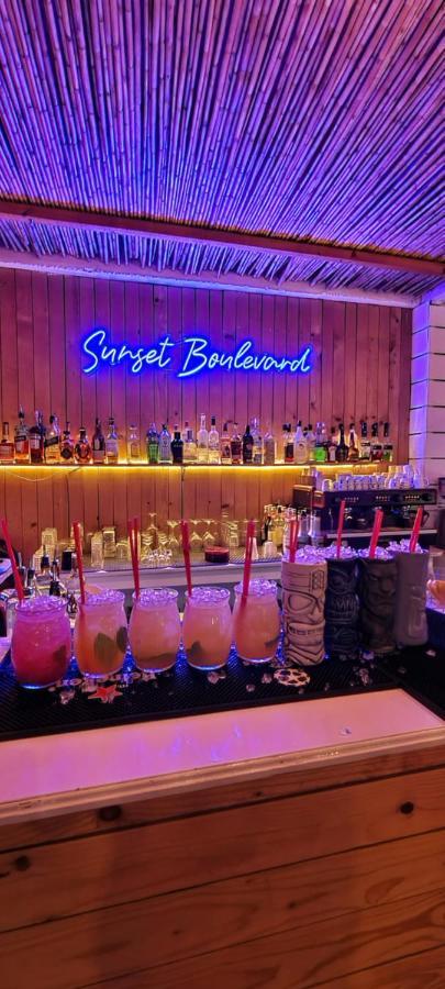 Sunset Boulevard Rooms Qeparo Buitenkant foto